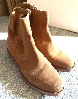 Lucky Brand Tan Rhetty Suede Slip On Western Chelsea Ankle Boot Gum Sole Size 8